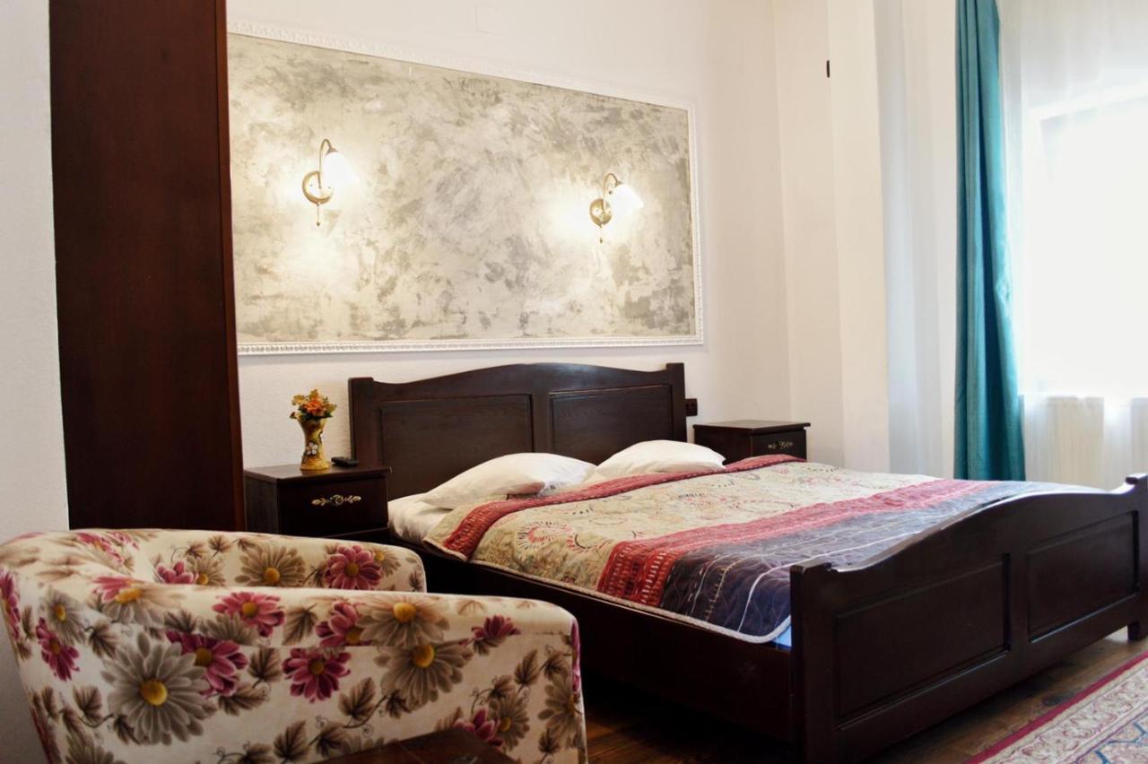 Pensiunea Casa Rica Călimăneşti Eksteriør bilde